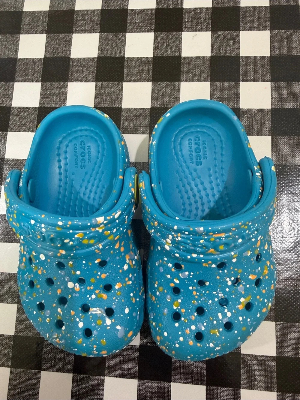 CROCS Kids Classic Clog in Turquoise with White & Orange Splatter